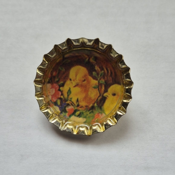 Vintage Jewelry - Vintage Bottle Cap Brooch Pin